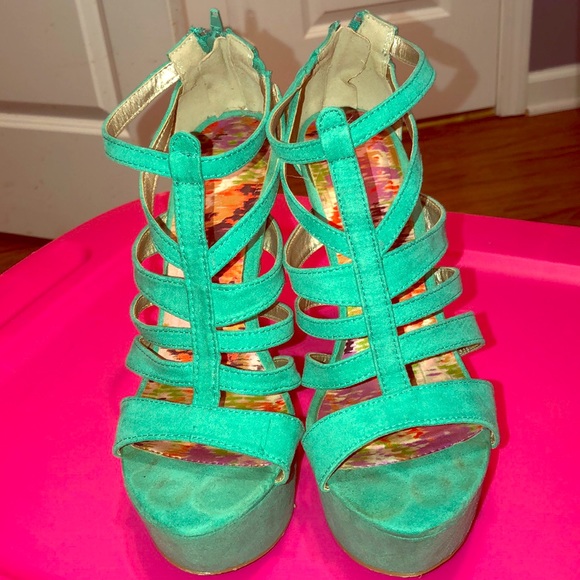 MINT GREEN HEELS - Picture 3 of 5